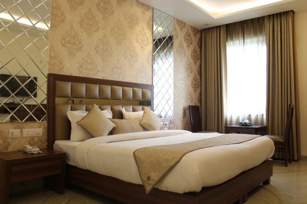 Royal Residence Iffco Chowk Gurgaon Exterior foto